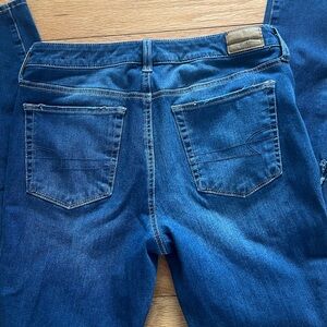 American Eagle Women's size 10 The DREAM JEAN DISTRESSED Hi-Rise Jegging Jeans